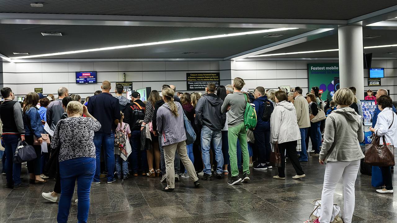 Аэропорт популярного курортного города России приостановил работу