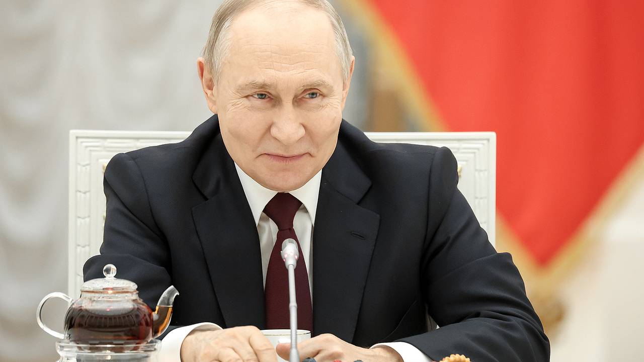 Путин поздравил нового верховного лидера Ирана с избранием Путин поздравил нового верховного лидера Ирана с избранием