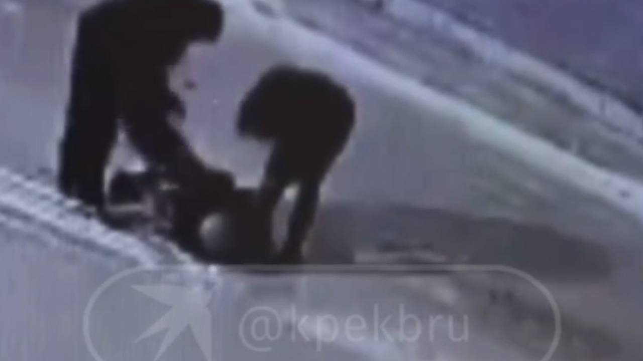 Появилось видео резонансной расправы над 18-летним юношей в российском регионе