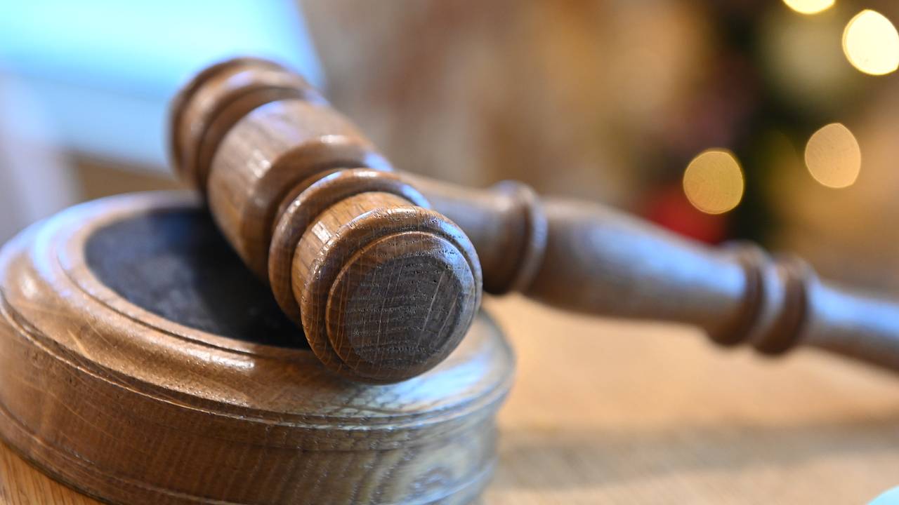Россиянин назвал случайностью выстрел в спину жены Россиянин назвал случайностью выстрел в спину жены