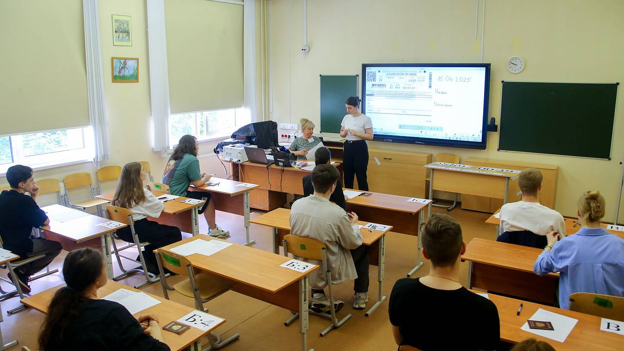 Чиновница предложила выпускникам принять решение о прерывании ЕГЭ при ракетной опасности