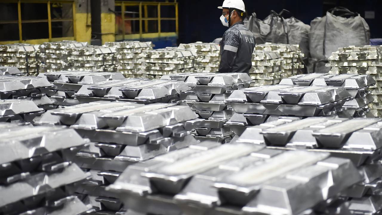 Союзники США захотели российского алюминия Союзники США захотели российского алюминия