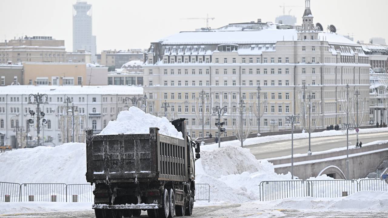 Московские сугробы начнут таять быстрее обычного Московские сугробы начнут таять быстрее обычного