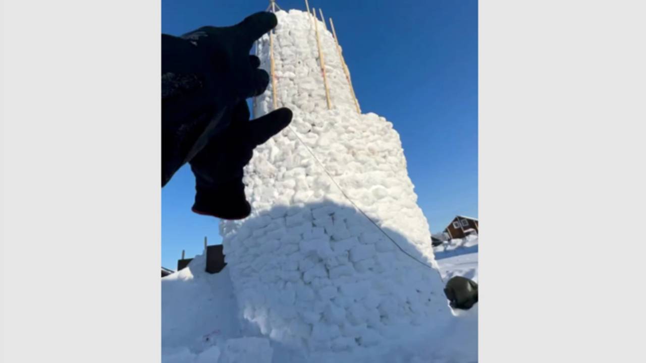 В российском городе слепили самого высокого снеговика страны