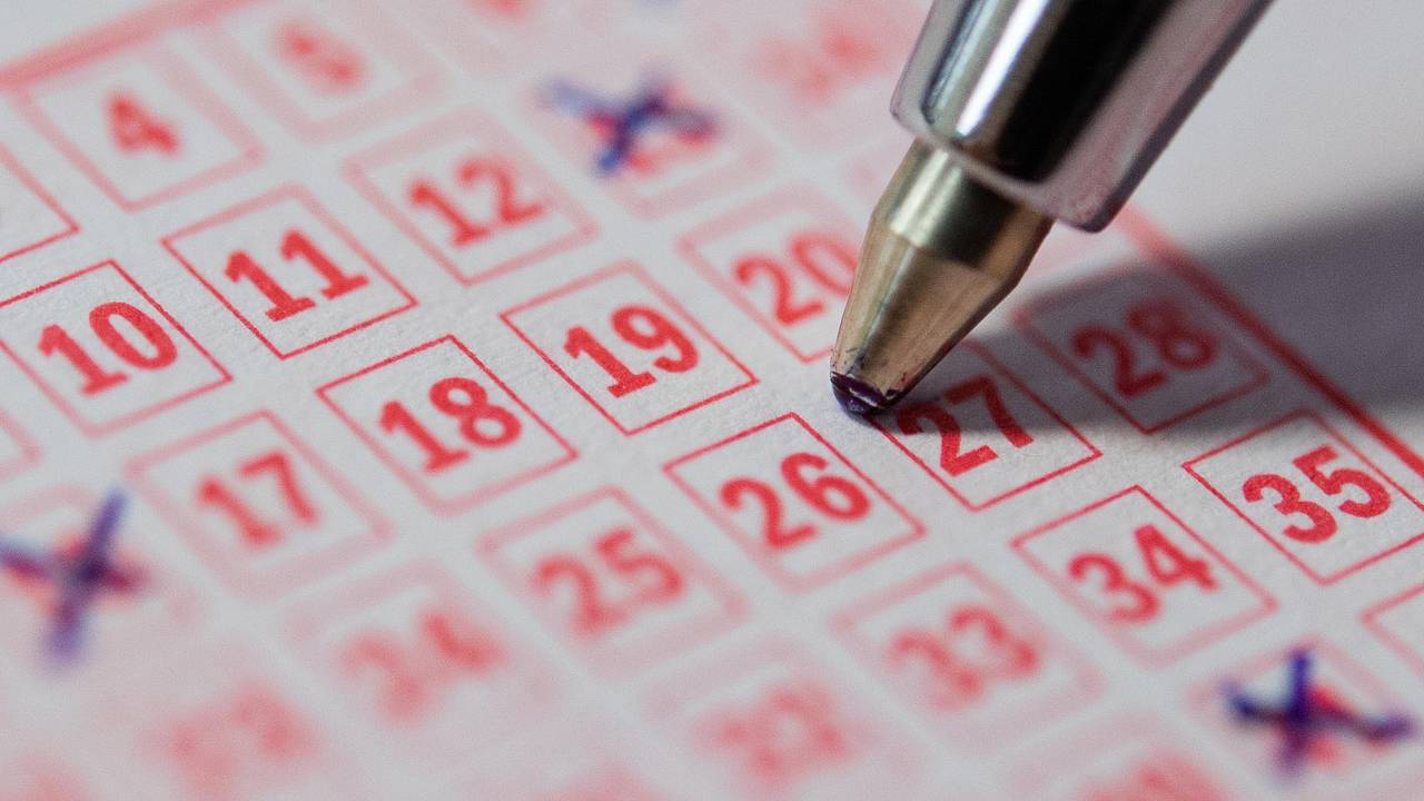 Женщина выиграла в лотерею четыре миллиона рублей два раза за год
