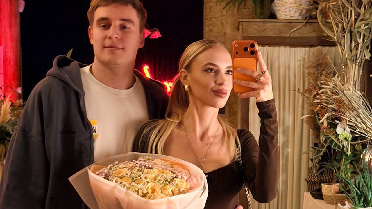 41-летняя звезда Comedy Woman показала 25-летнего возлюбленного 41-летняя звезда Comedy Woman показала 25-летнего возлюбленного