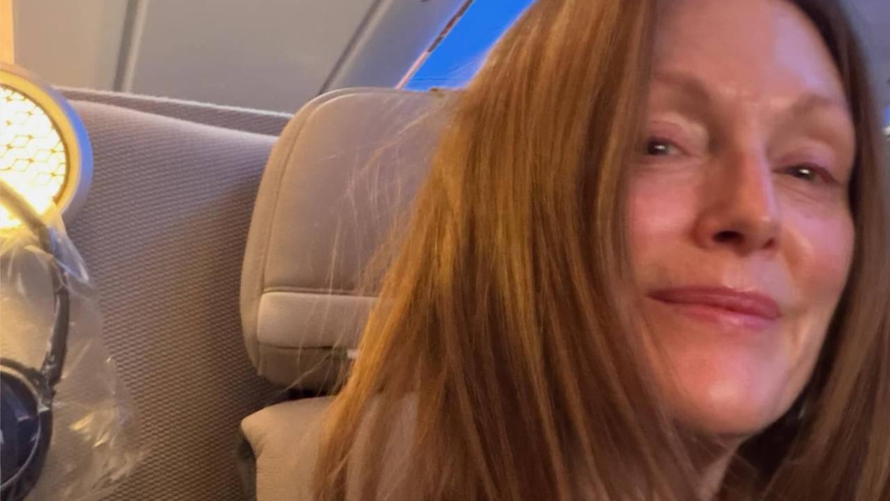 Селфи 65-летней Джулианны Мур без макияжа восхитило поклонников