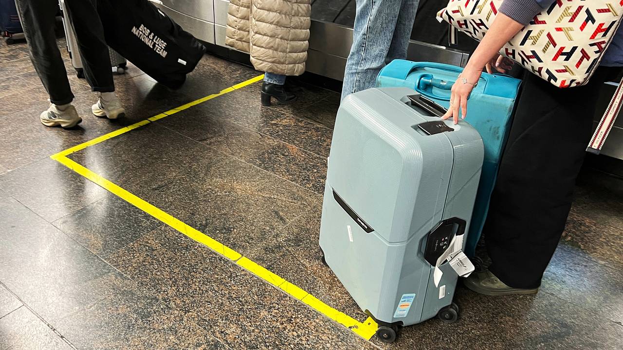 Десятки рейсов задержались в аэропорту популярного курортного города России