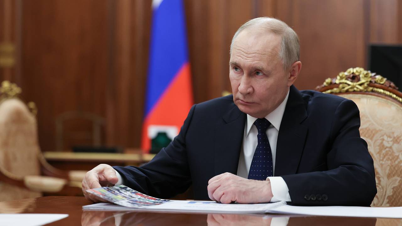 Путин освободил от должности помощника секретаря Совета безопасности Путин освободил от должности помощника секретаря Совета безопасности
