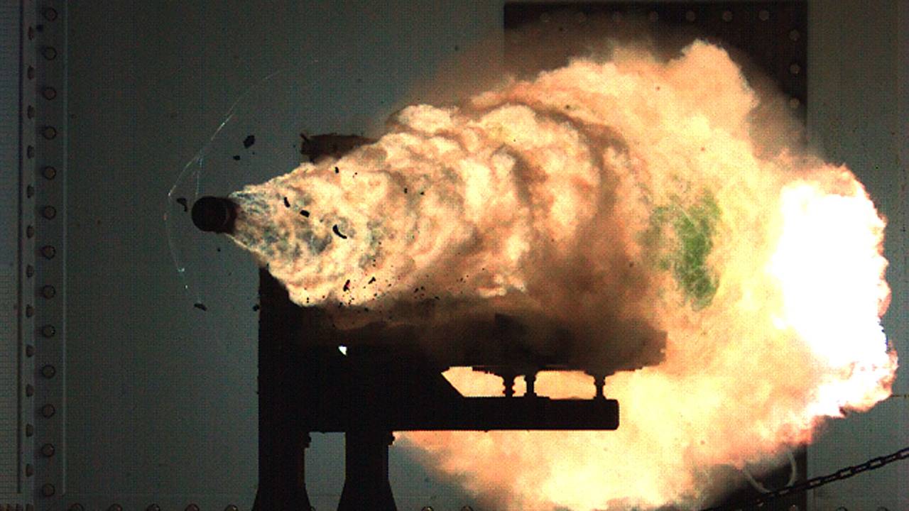 США испытали рельсотрон