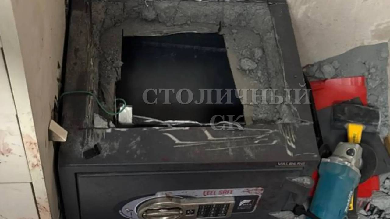 Мошенник притворился полицейским и зарезал москвичку из-за сейфа со старинными монетами