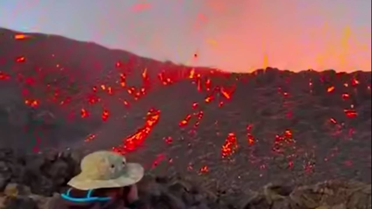 Эпичное извержение одного из самых активных вулканов в мире попало на видео