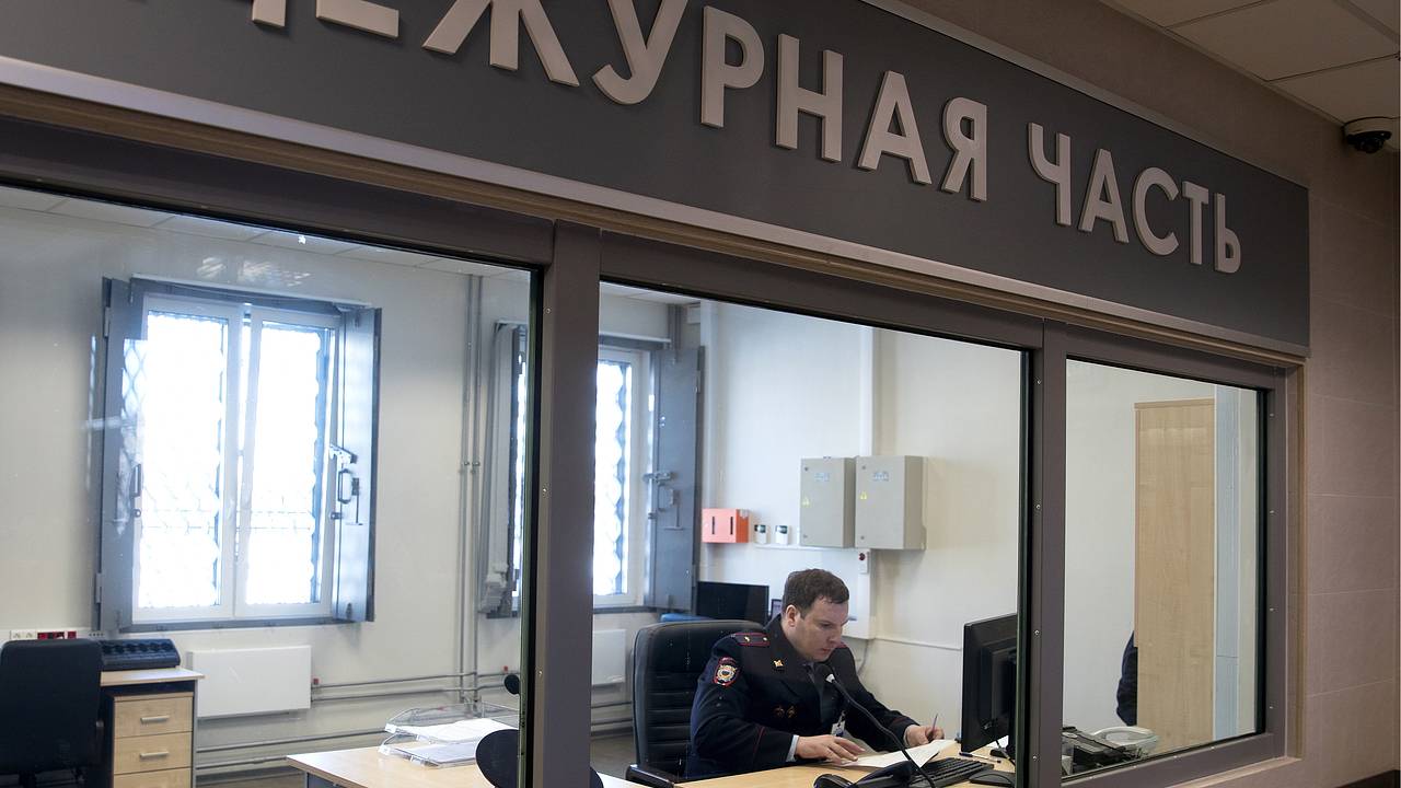 Появились подробности об отце напавшего с ножом на одноклассника школьника