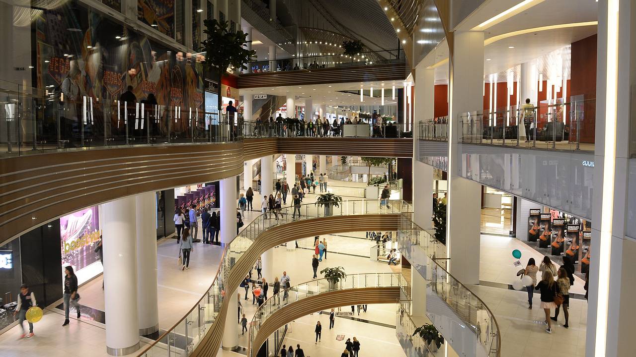 Зумеры начали спасать торговые центры
