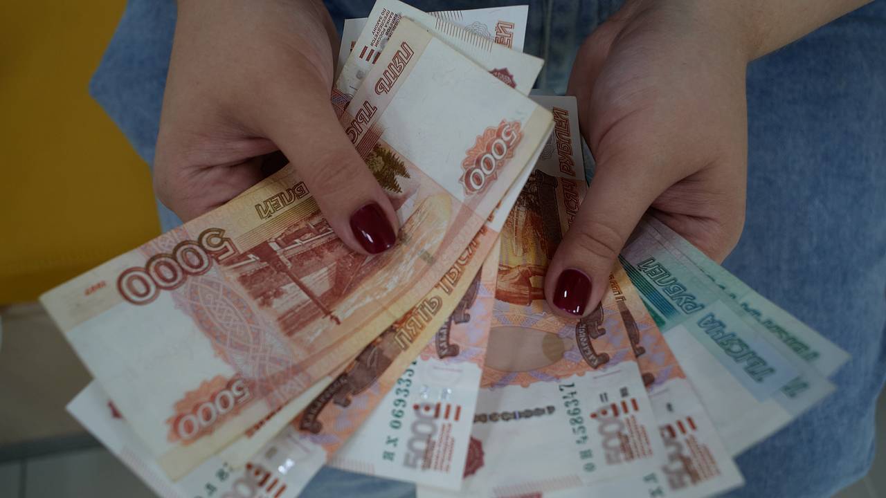 Россияне сняли со счетов максимальную сумму
