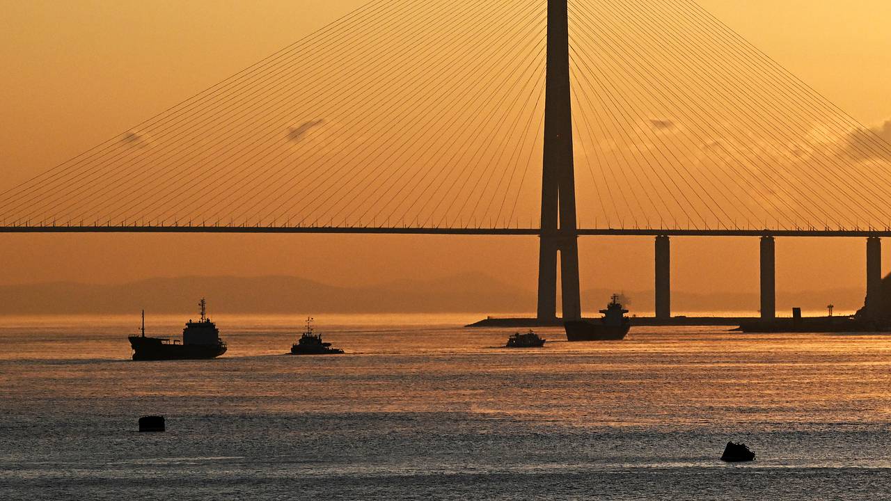 Жителям российского города посоветовали реже выходить на улицу