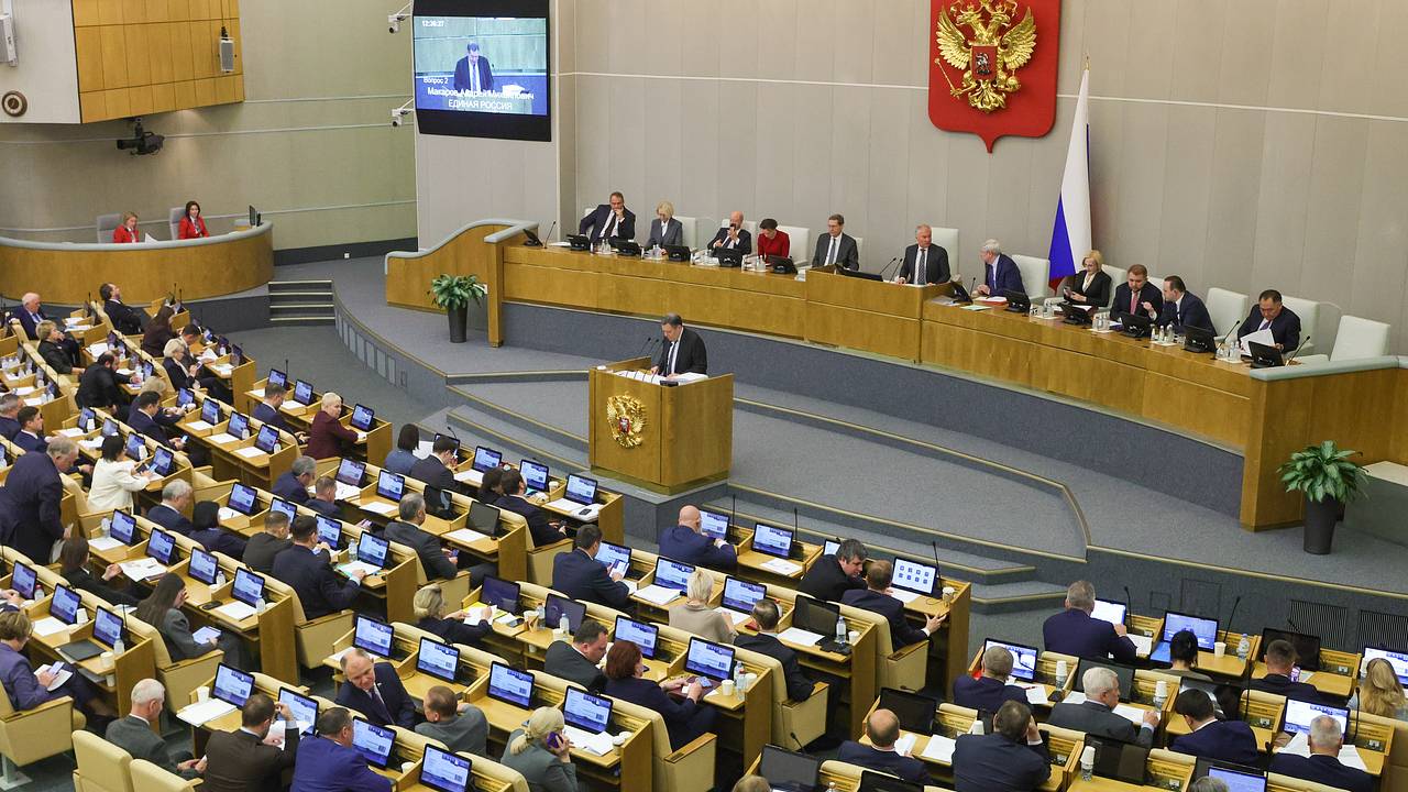 В Госдуме предложили повысить пенсионный коэффициент врачам и учителям
