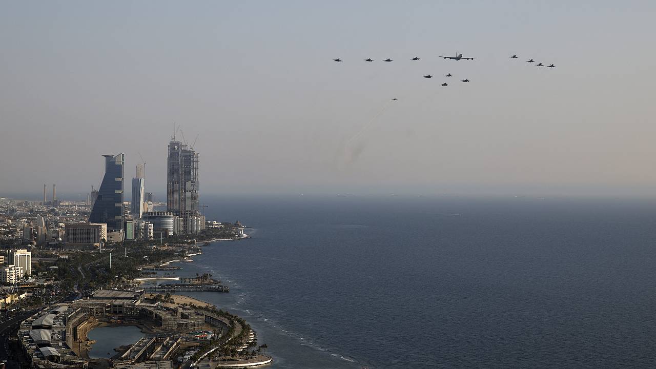 Обломки ракеты упали около военной базой США в Саудовской Аравии