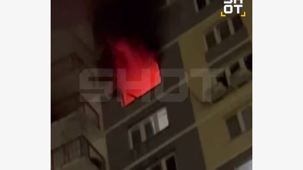 Последствия попадания дрона ВСУ в российскую многоэтажку сняли на видео