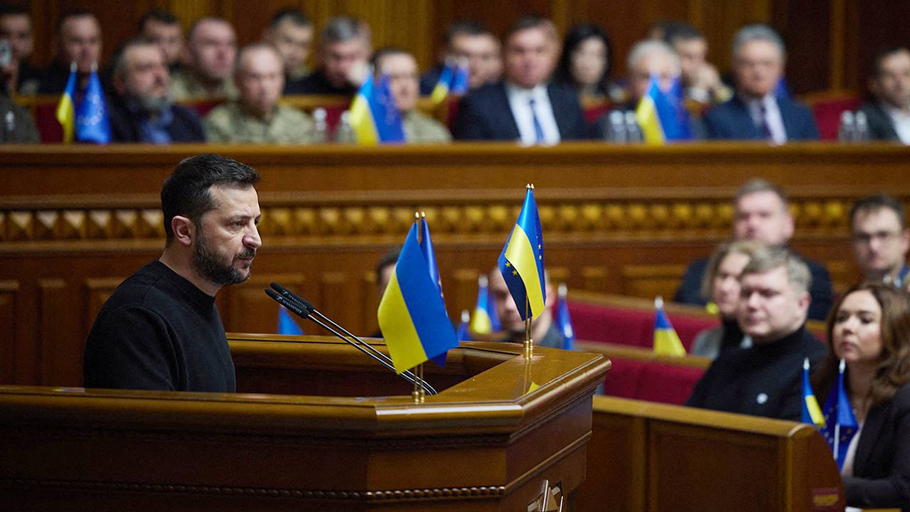 «Рада сломалась». Почему фракция Зеленского оказалась на грани распада и как это скажется на будущем Украины?