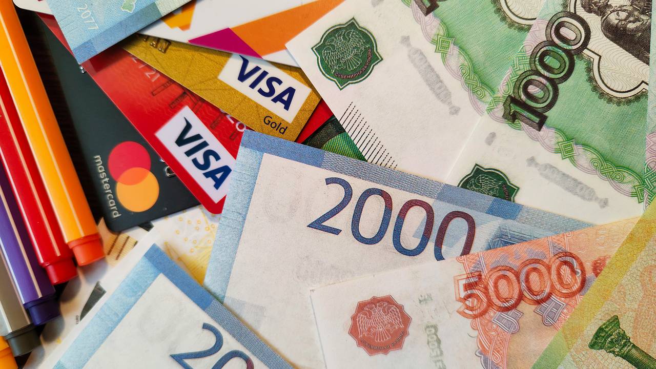 Лимиты по кредитным картам в России упали