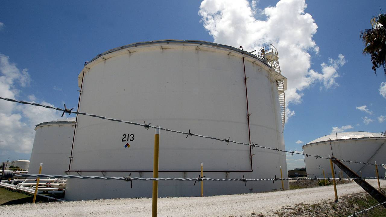 На Ближнем Востоке встал крупный нефтеналивной порт