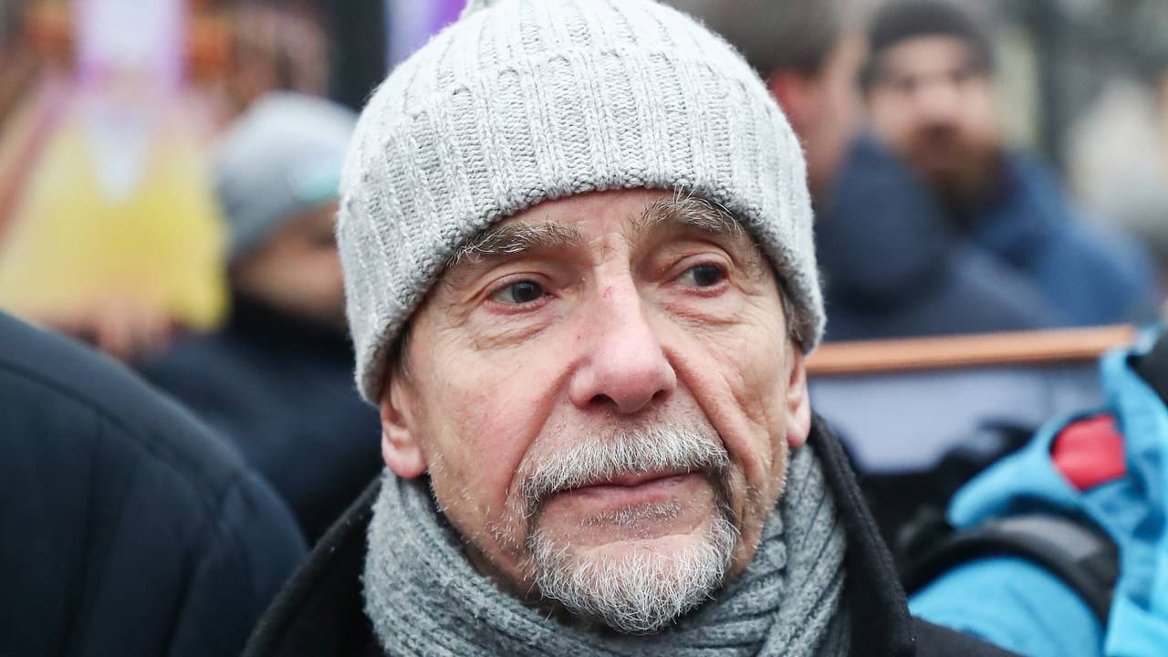84-летний правозащитник объявлен в розыск в России