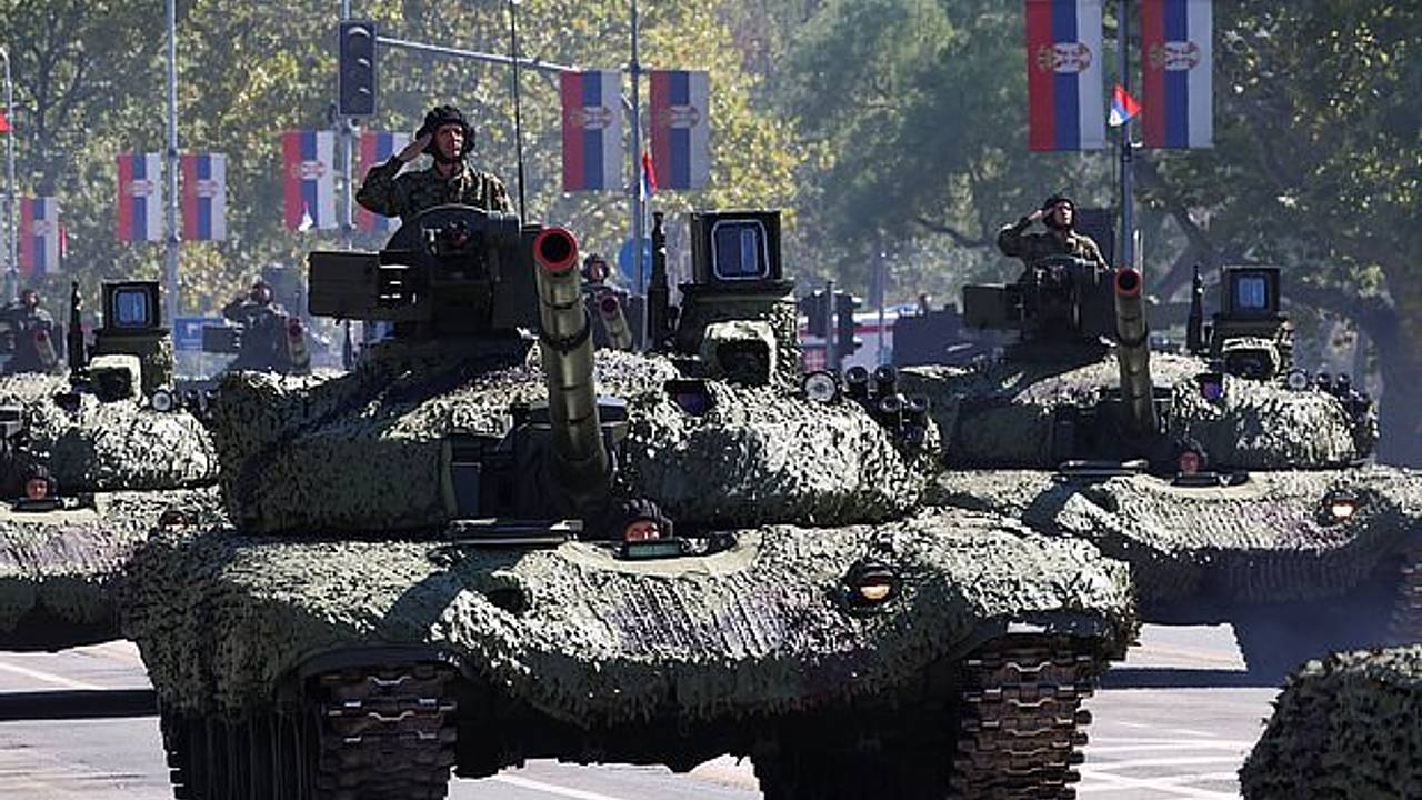 Вучич заявил о планах Сербии сохранить военный нейтралитет