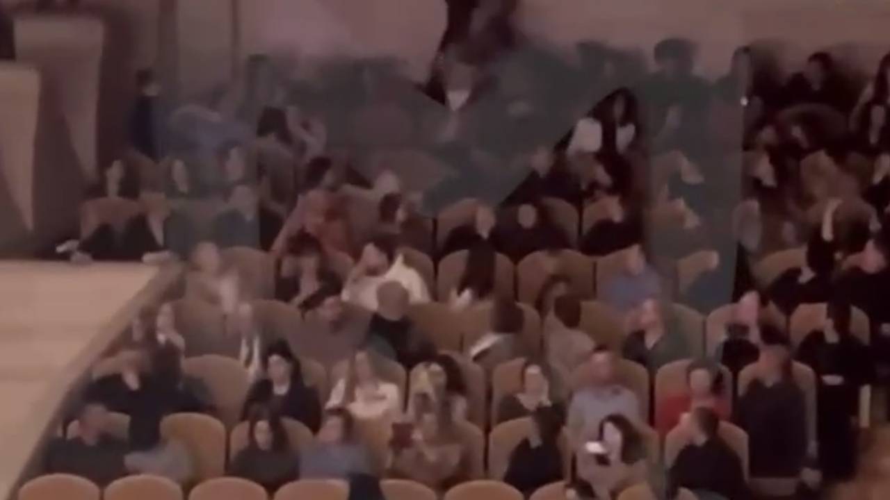 Драка мужчин под классику в Московском доме музыки попала на видео