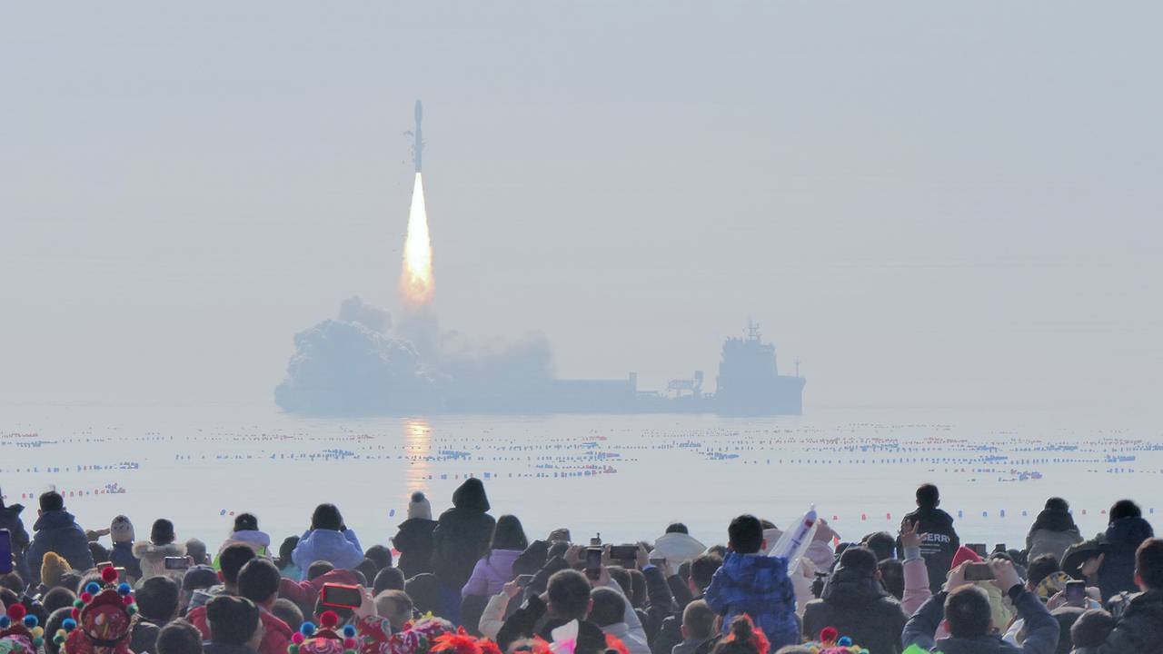 Китай запустил ракету Jielong-3 с морской платформы