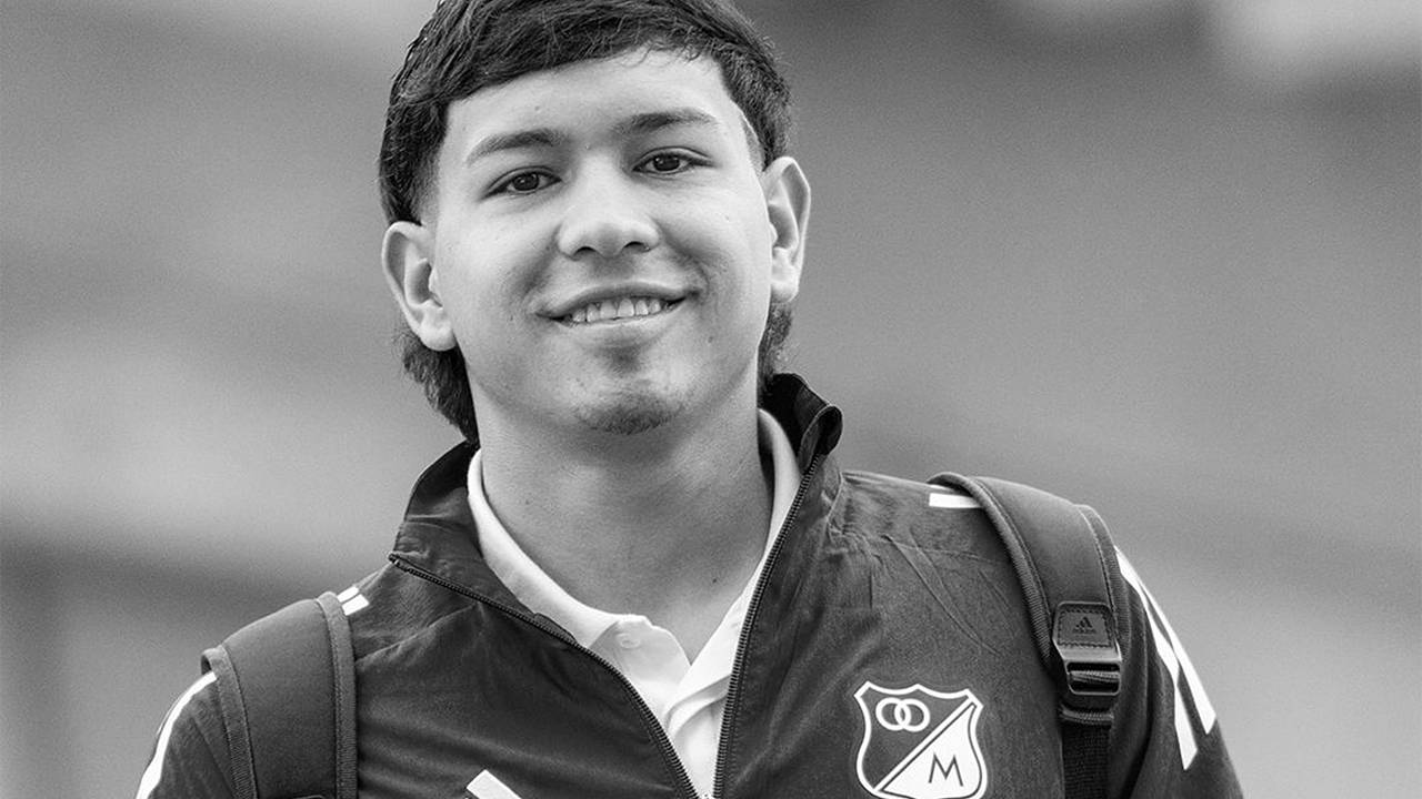 Потерявший сознание во время матча 18-летний колумбийский футболист умер в больнице Потерявший сознание во время матча 18-летний колумбийский футболист умер в больнице