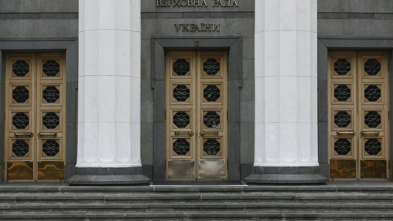 В Раде оценили положение Киева фразой «прожить год-два» В Раде оценили положение Киева фразой «прожить год-два»