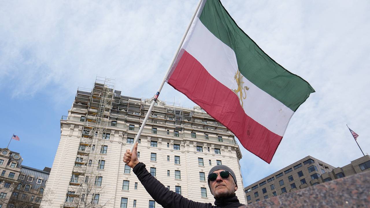 Жители Ирана вышли на митинг за продолжение войны с США