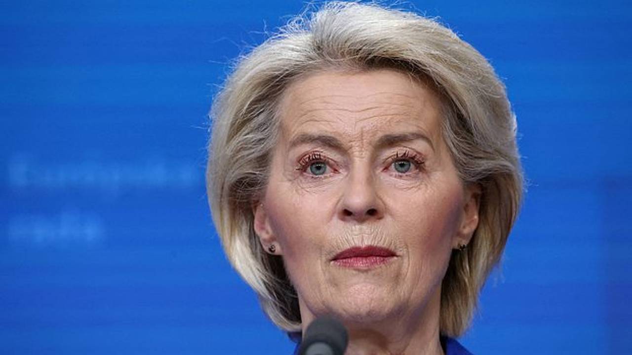 Фон дер Ляйен растерялась после вопроса журналиста о Трампе