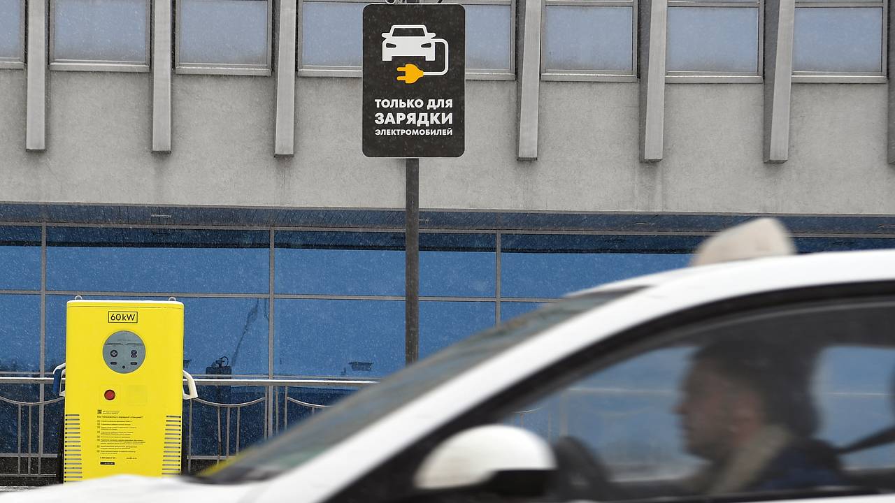 Для электрокаров и гибридов предложили альтернативный вариант попасть в Крым
