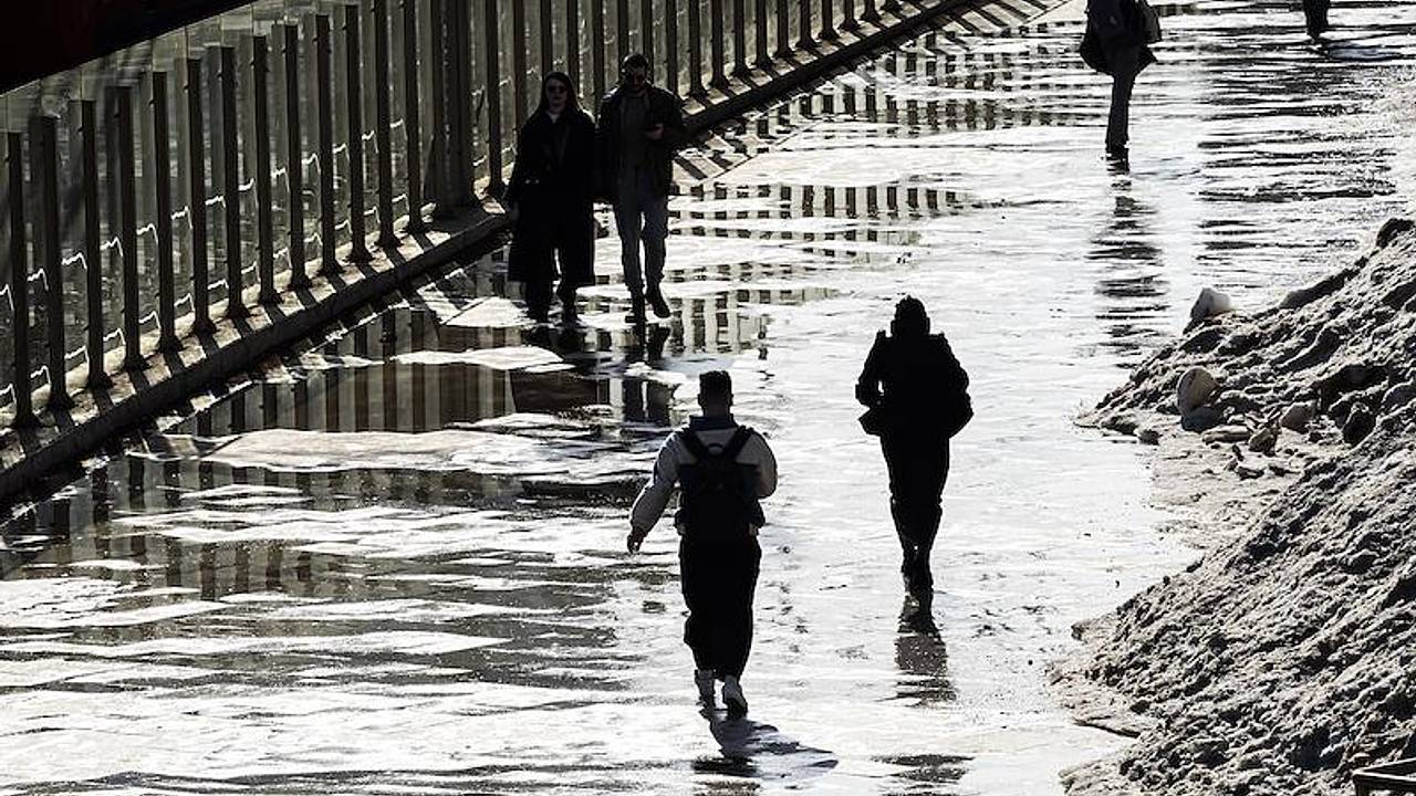 Москвичам назвали новую дату исчезновения снега