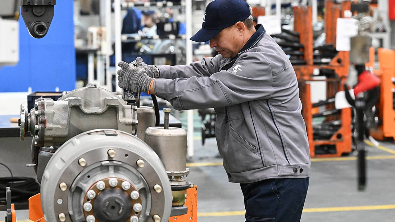 Стало известно о скором переходе российского автогиганта на четырехдневку Стало известно о скором переходе российского автогиганта на четырехдневку