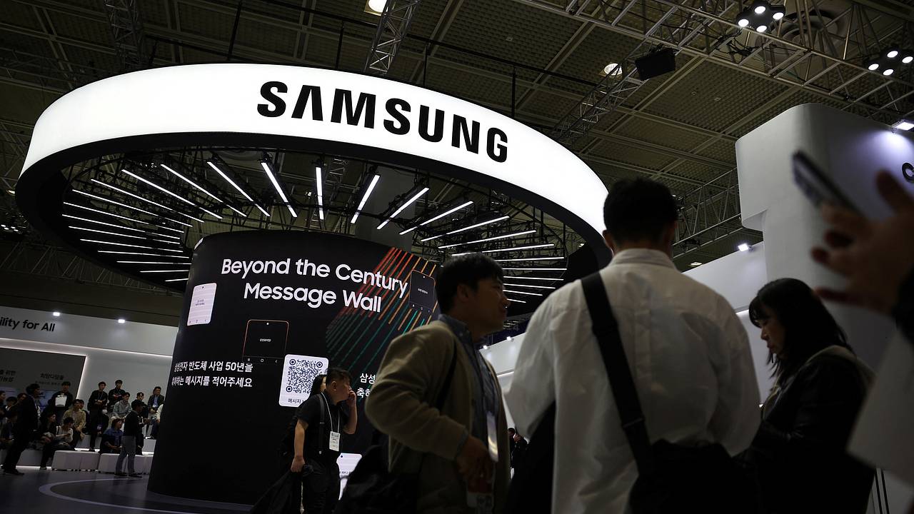 Samsung выпустила дешевые смартфоны
