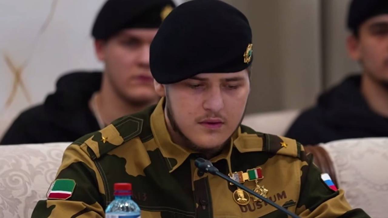 18-летнего Адама Кадырова сняли на видео с погонами майора 18-летнего Адама Кадырова сняли на видео с погонами майора