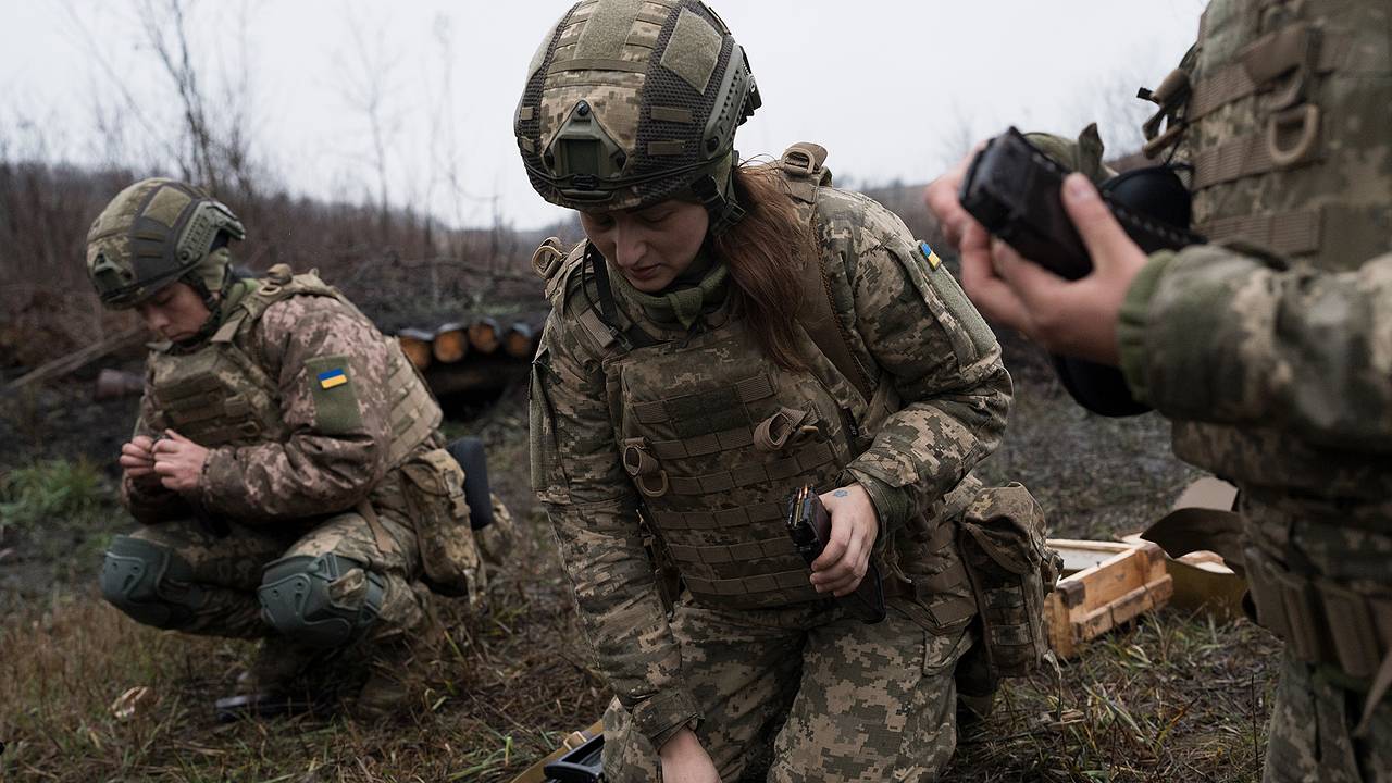 Украинским мужчинам предложили отправить жен на фронт вместо себя