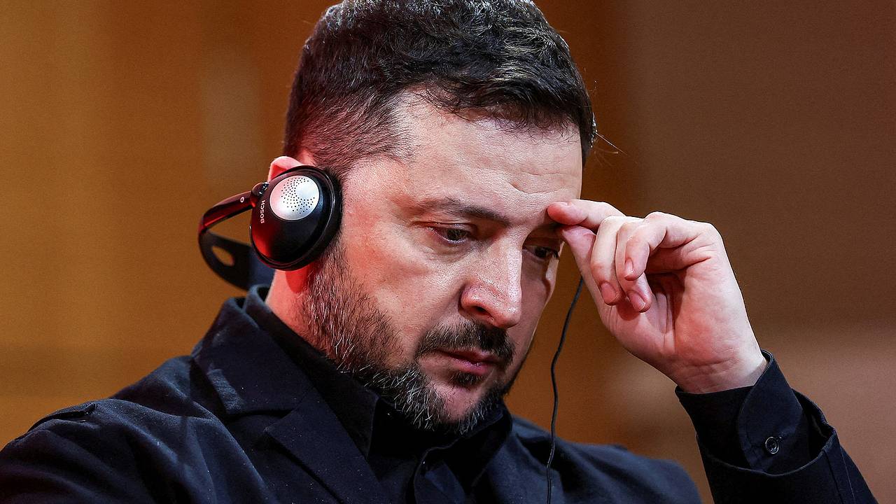 Захарова рассказала о бегущем за автобусом Зеленском