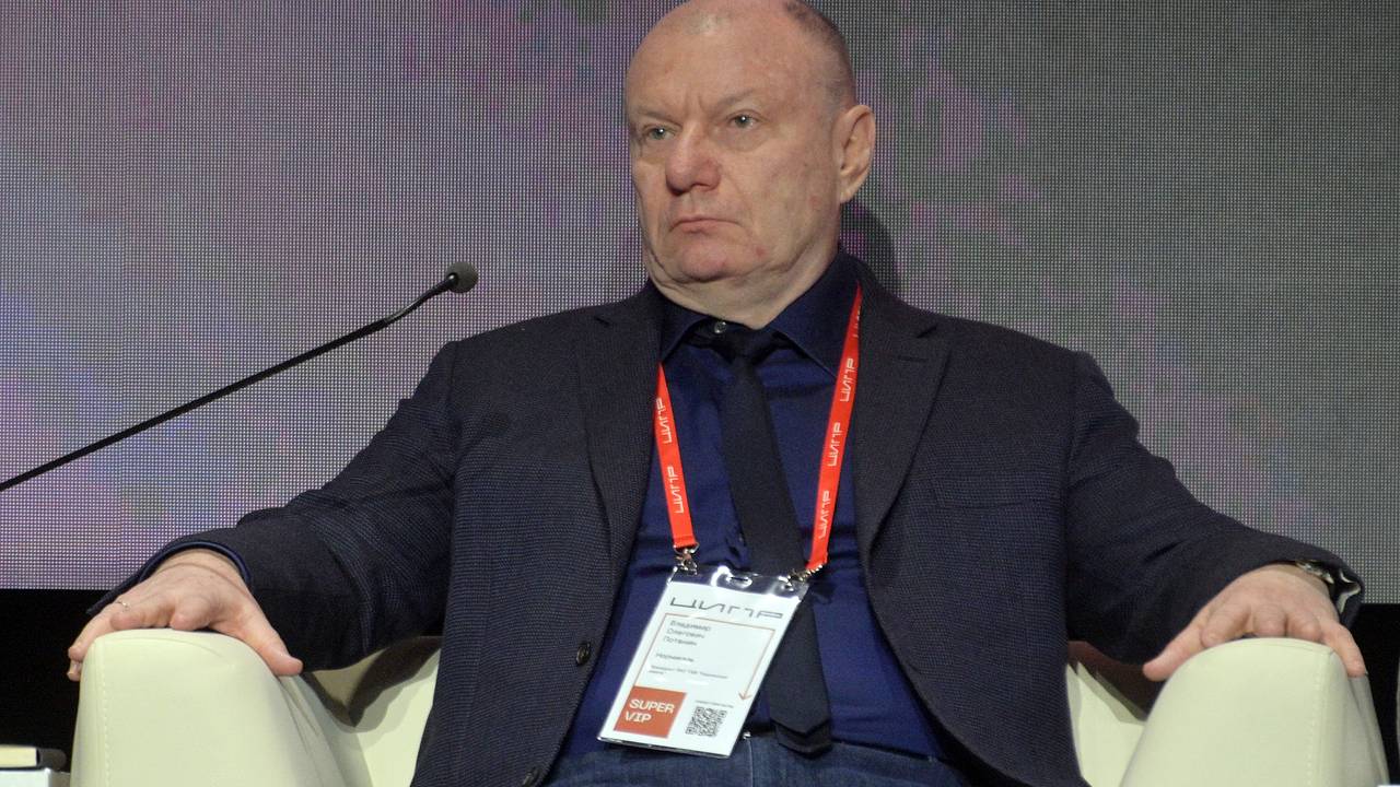 Российскую экономику сравнили с дубом во время грозы
