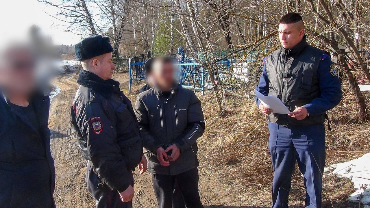 Недалеко от российского кладбища нашли убитую женщину и отвертку