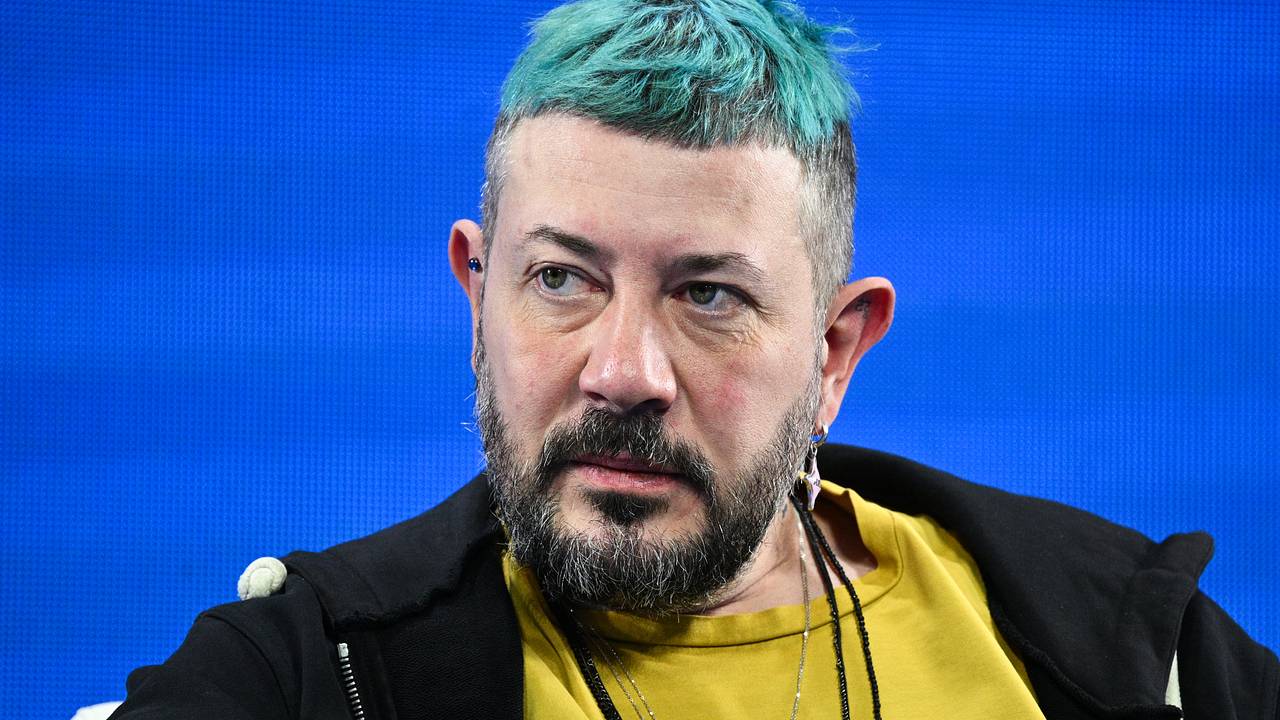 Артемий Лебедев не захотел надолго расставаться со Слепаковым Артемий Лебедев не захотел надолго расставаться со Слепаковым