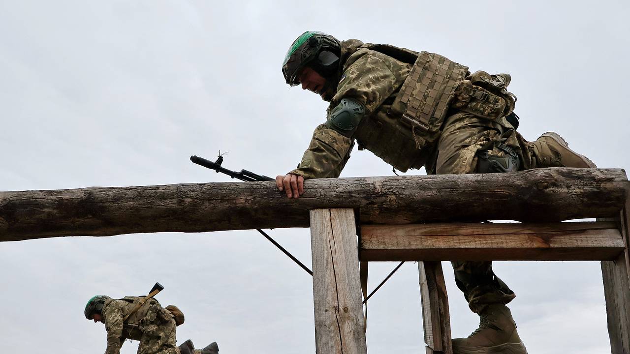 Стало известно о выгрызающих свои татуировки боевиках «Айдара»