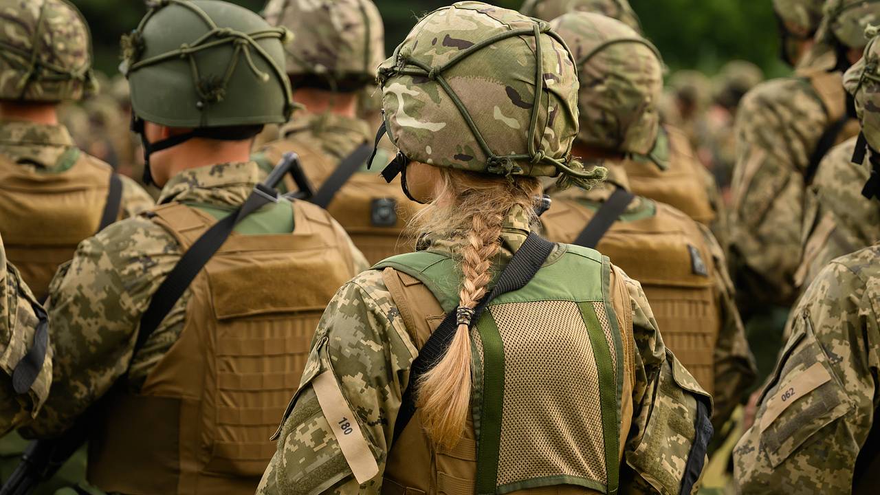 На Украине начали агитировать за службу женщин в ВСУ