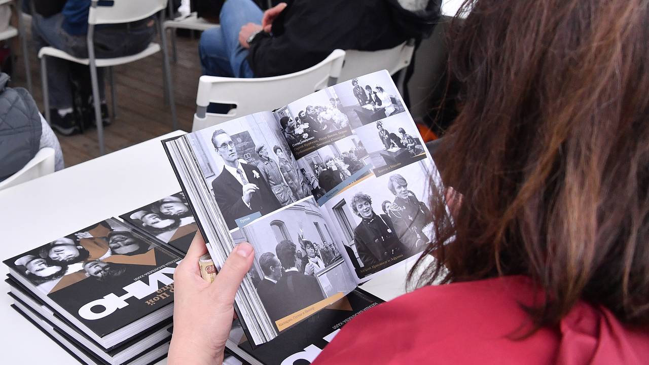 Издатели будут маркировать книги о Цое и The Beatles