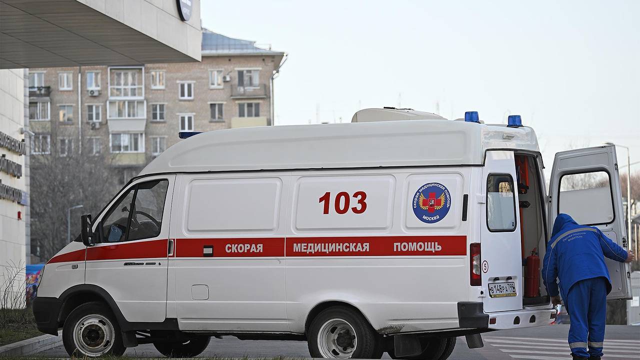 Российские школьники напали на девятилетнюю девочку и толкнули ее под машину