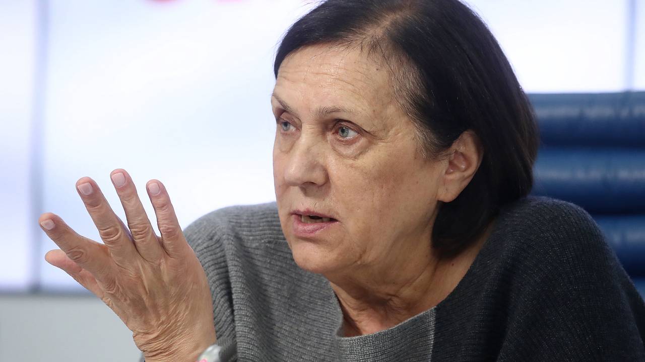Мать Овечкина пошутила о первом действии сына в Москве