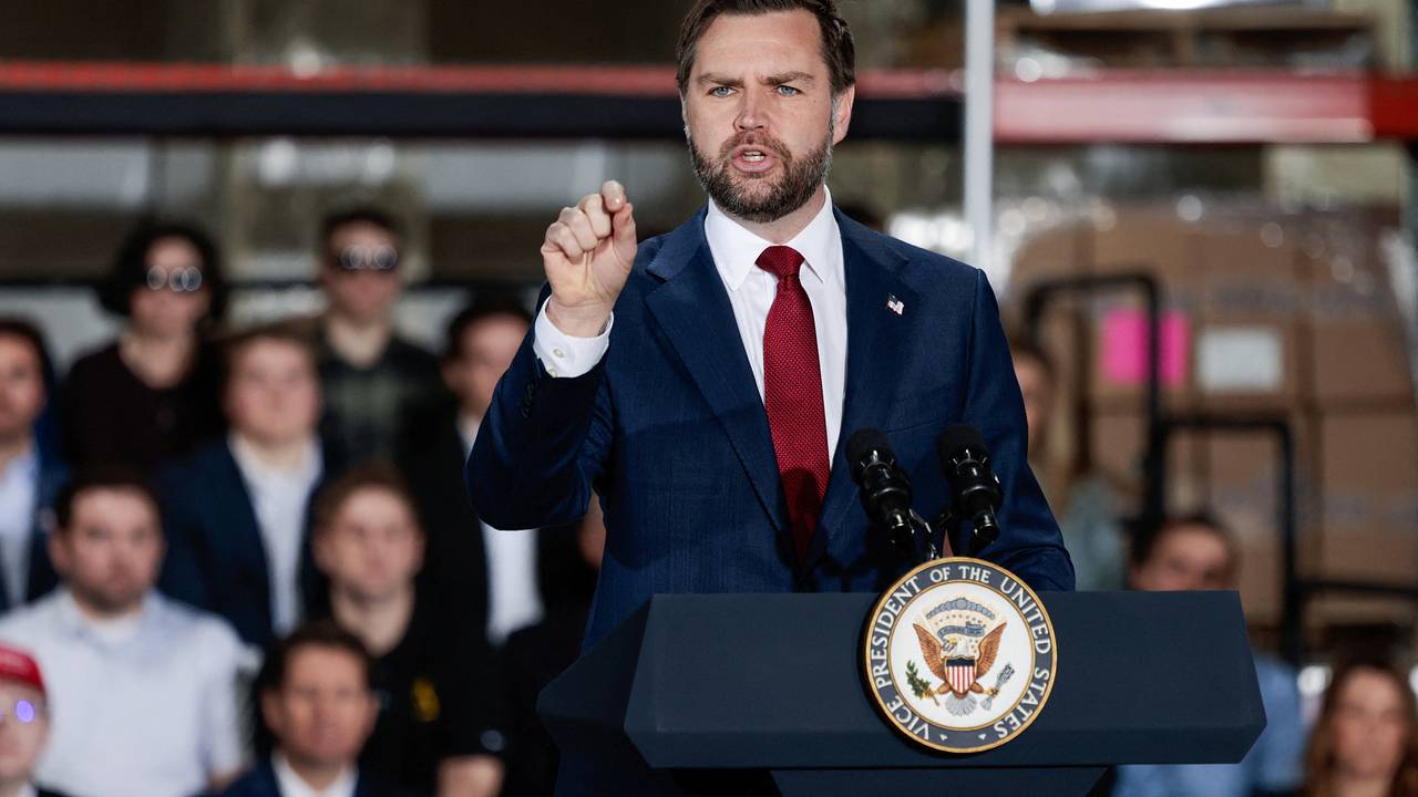 Вице-президент США объявил об одержимости НЛО и назвал инопланетян демонами